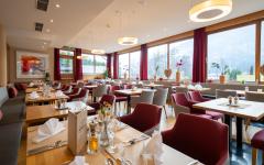 Rotes Esszimmer, Gert Perauer