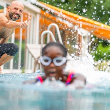 kind-schwimmtrainer