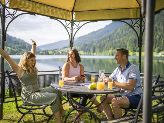Brennseehof – Resort | Familie & Sport 23-6528-HR_aktiv_brennseehof_feldamsee_by_gert_perauer