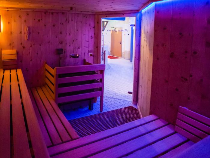 Brennseehof – Resort | Familie & Sport Indoor_Zirbensauna (2)