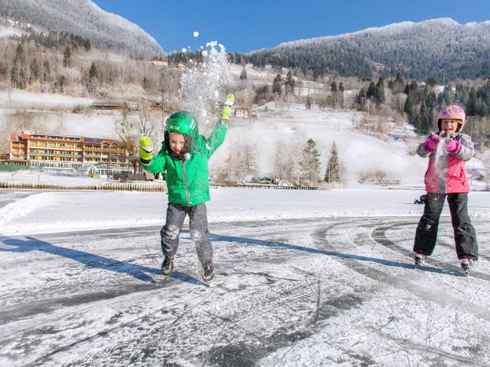 Brennseehof – Resort | Familie & Sport 1917-Brennsee-Eislaufen-BRM-Mathias-Praegant_bearbeitet_kleiner