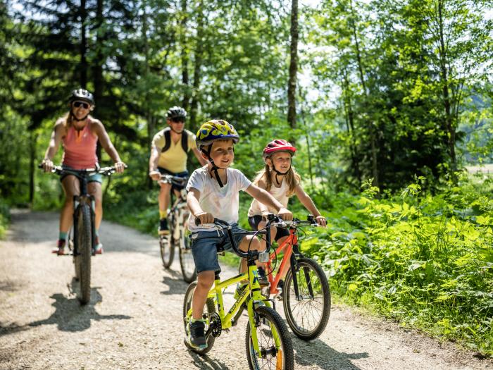 Radfahren_NOCKBIKE_Tiebel Radweg_Familie_Nockberge_Sommer © Gert Perauer_MBN Tourismus (1) Radfahren_NOCKBIKE_Tiebel Radweg_Familie_Nockberge_Sommer © Gert Perauer_MBN Tourismus (1)